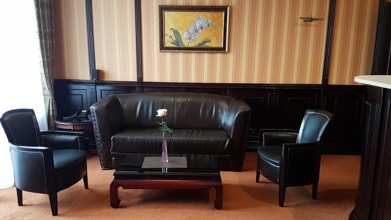 Attache Hotel Kiev Ngoại thất bức ảnh