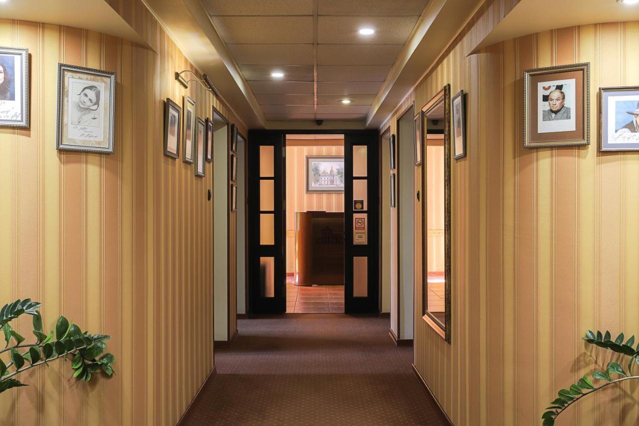 Attache Hotel Kiev Ngoại thất bức ảnh