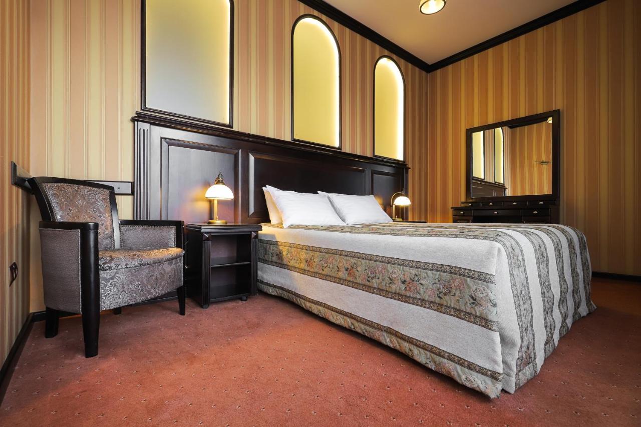 Attache Hotel Kiev Ngoại thất bức ảnh